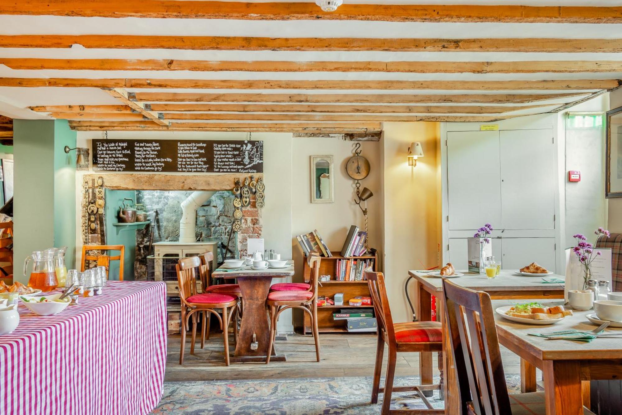 Tiger Inn - Grace Eastdean Екстериор снимка