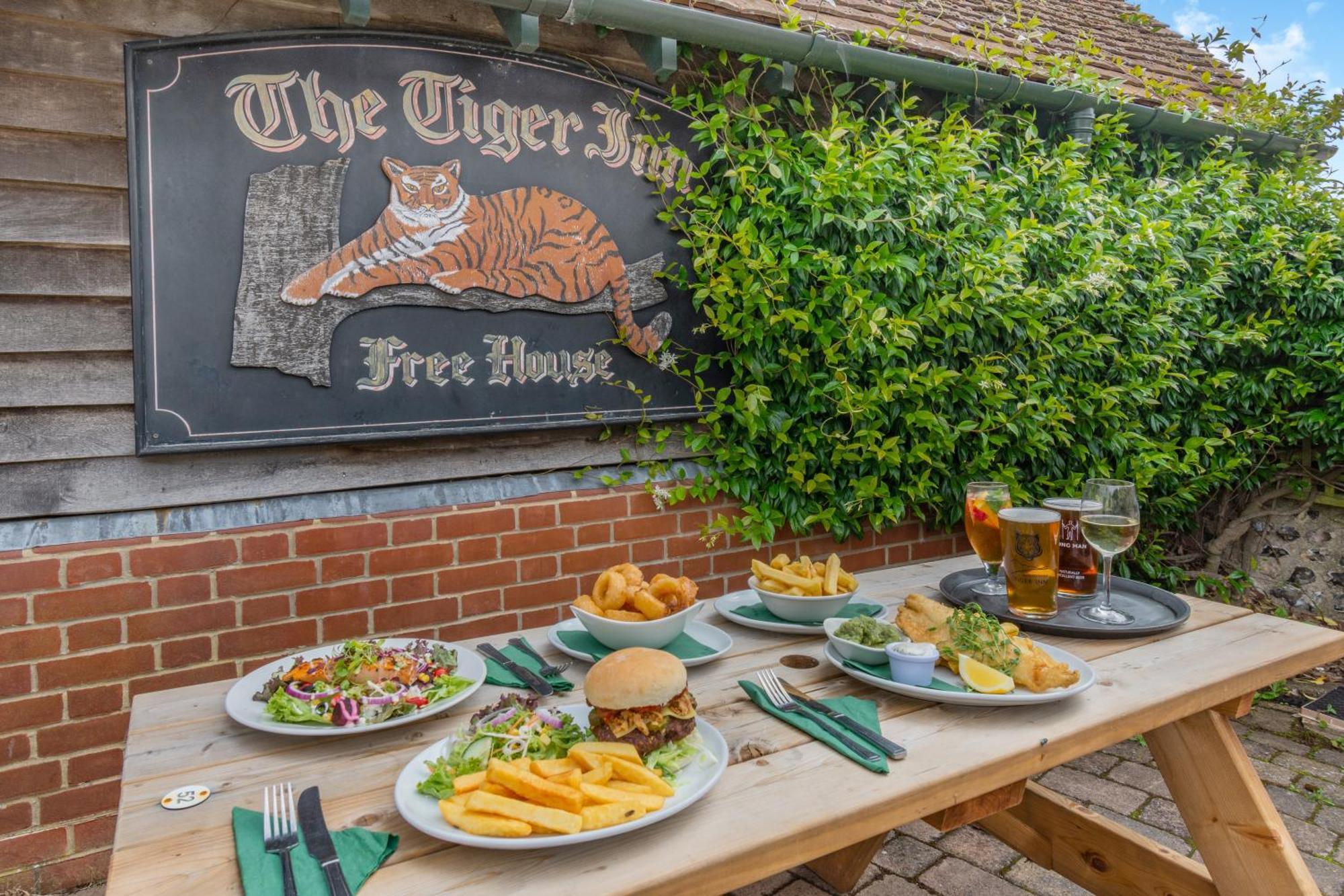 Tiger Inn - Grace Eastdean Екстериор снимка